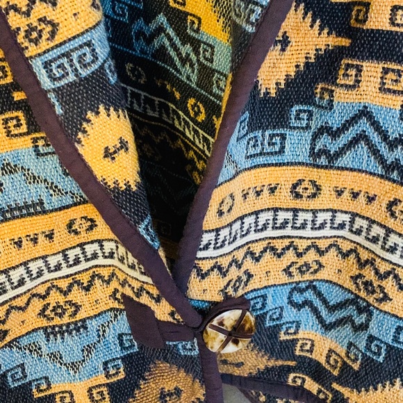 Vintage Aztec print jacket with wooden buttons. - Picture 3 of 7